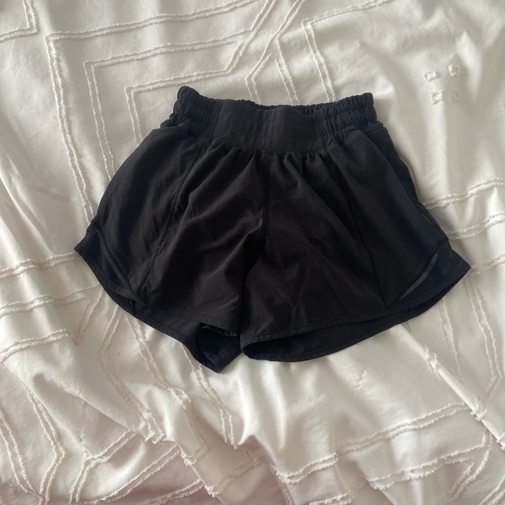 lululemon black 0 hotty hot shorts